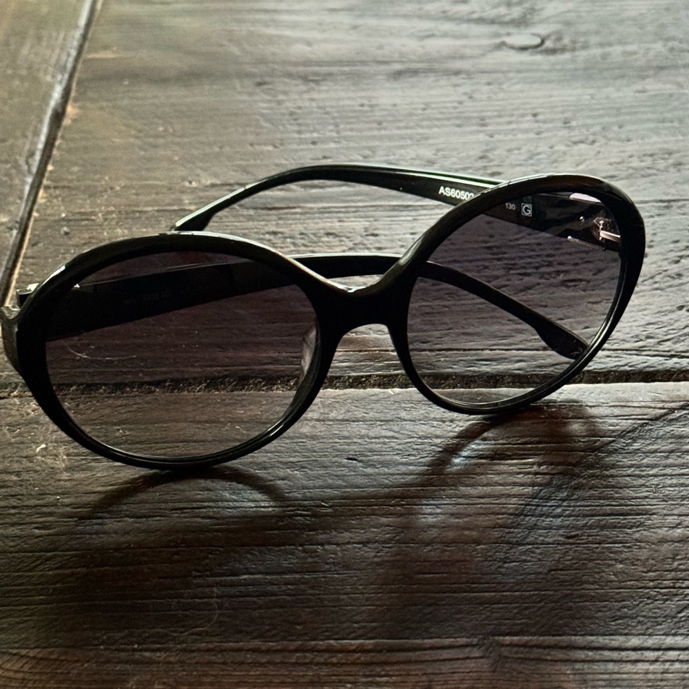 Vintage Anna Sui Black Oval Sunglasses with Gradient Lenses